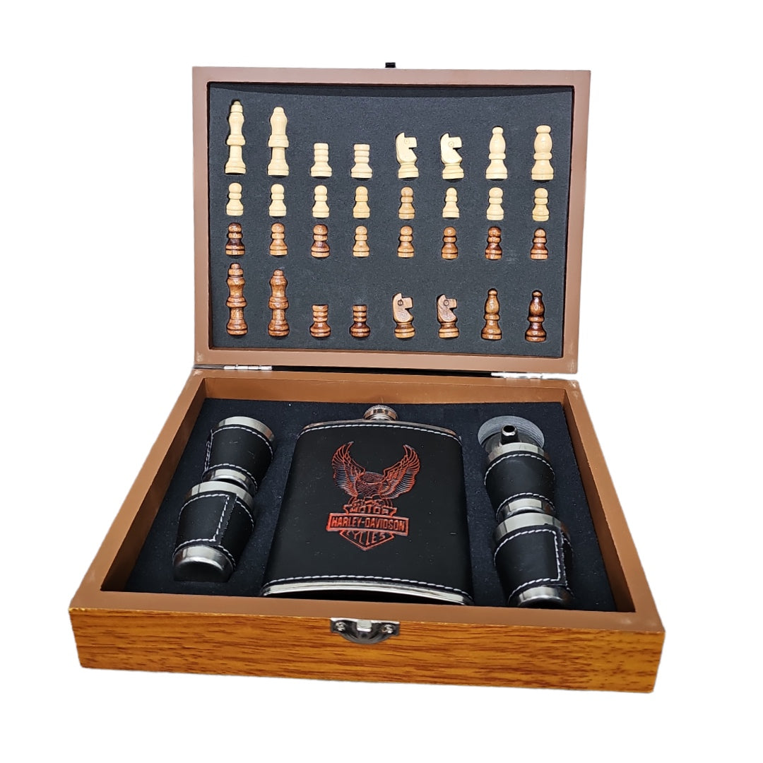 Harley Davidson Flask & Chess Kit